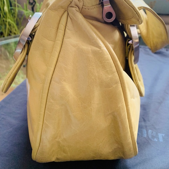 ✨Christopher Kon✨ Yellow Leather Handbag W/Chrome Buckle Hardware & Dusk Bag - Picture 4 of 16
